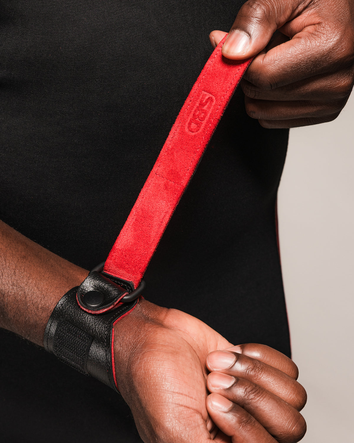 SBD Leather Weightlifting Wrist Wraps mit rotem Wildleder-Interieur