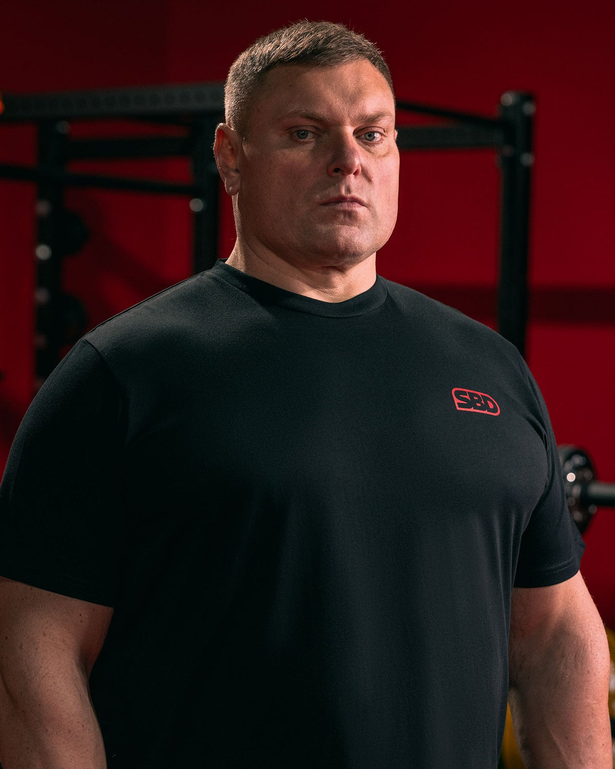 SBD Classic T-Shirt schwarz mit Logo rot klein auf linker Brust Männer