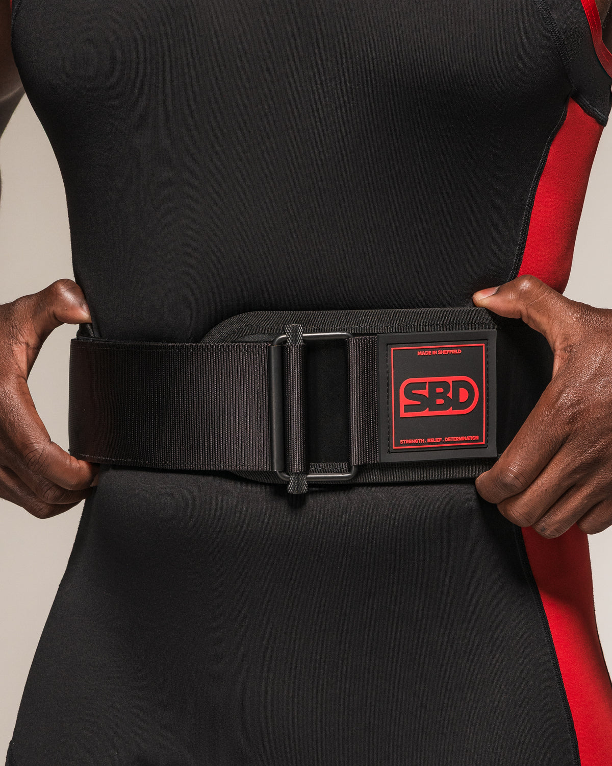 SBD Hybrid Weightlifting Belt am Körper