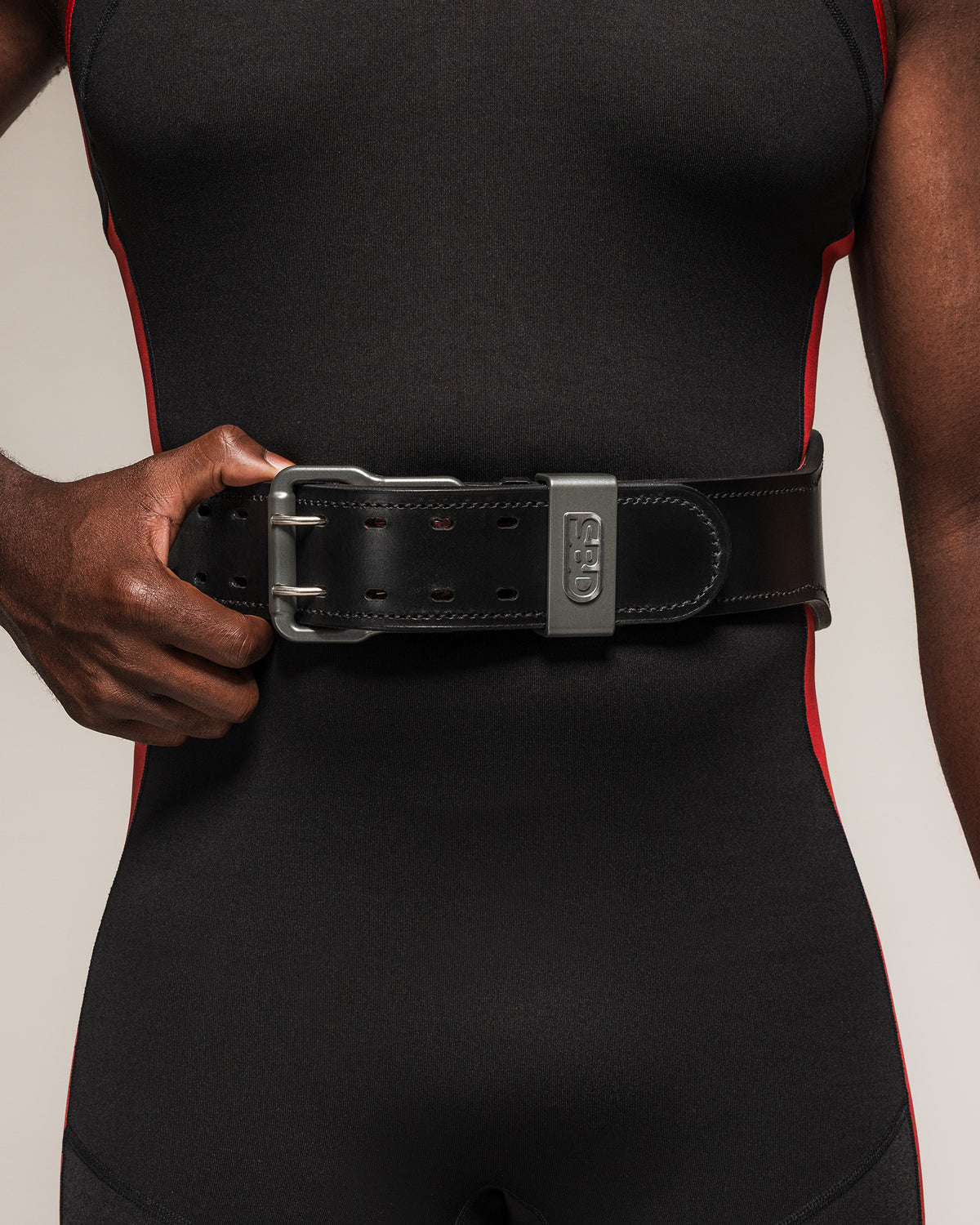 SBD Leather Weightlifting Belt am Körper